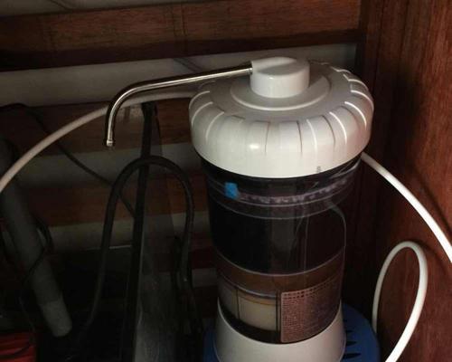 怎样处理净水器上滤管漏水问题（解决净水器滤管漏水的实用方法与技巧）